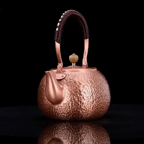 Bouilloire vintage artisanale en cuivre
