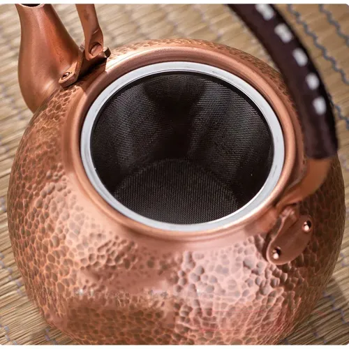 Bouilloire vintage artisanale en cuivre