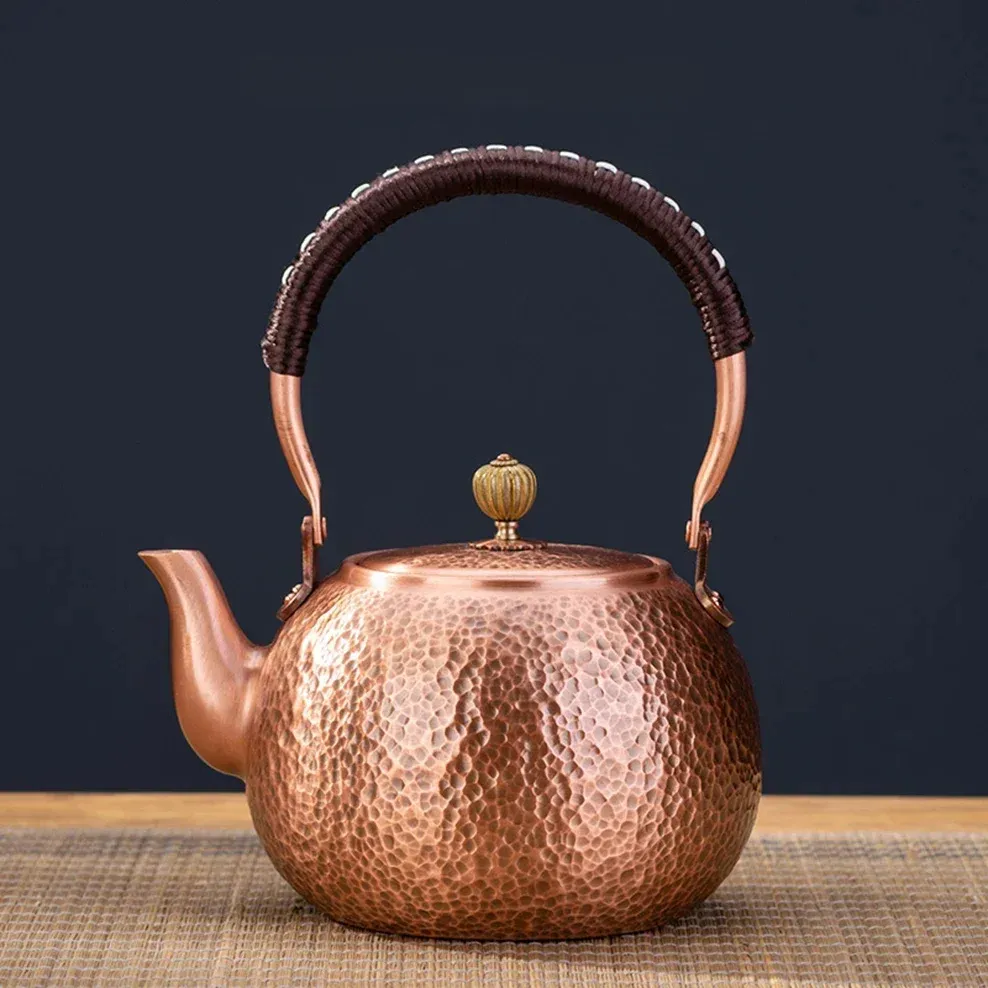 Bouilloire vintage artisanale en cuivre