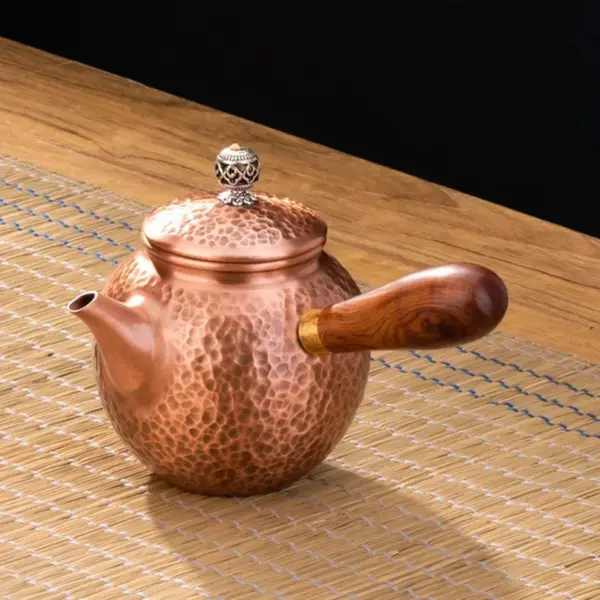 Bouilloire vintage artisanale en cuivre