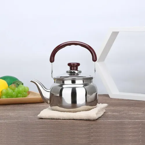 Bouilloire vintage en acier inoxydable