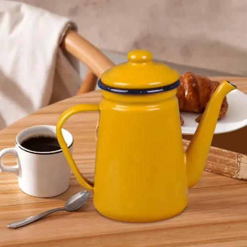 Bouilloire vintage jaune en émail